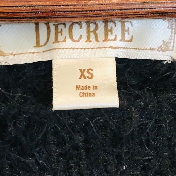 Decree Black Fuzzy Crop Sweater – Size XS - Picture 4 of 8